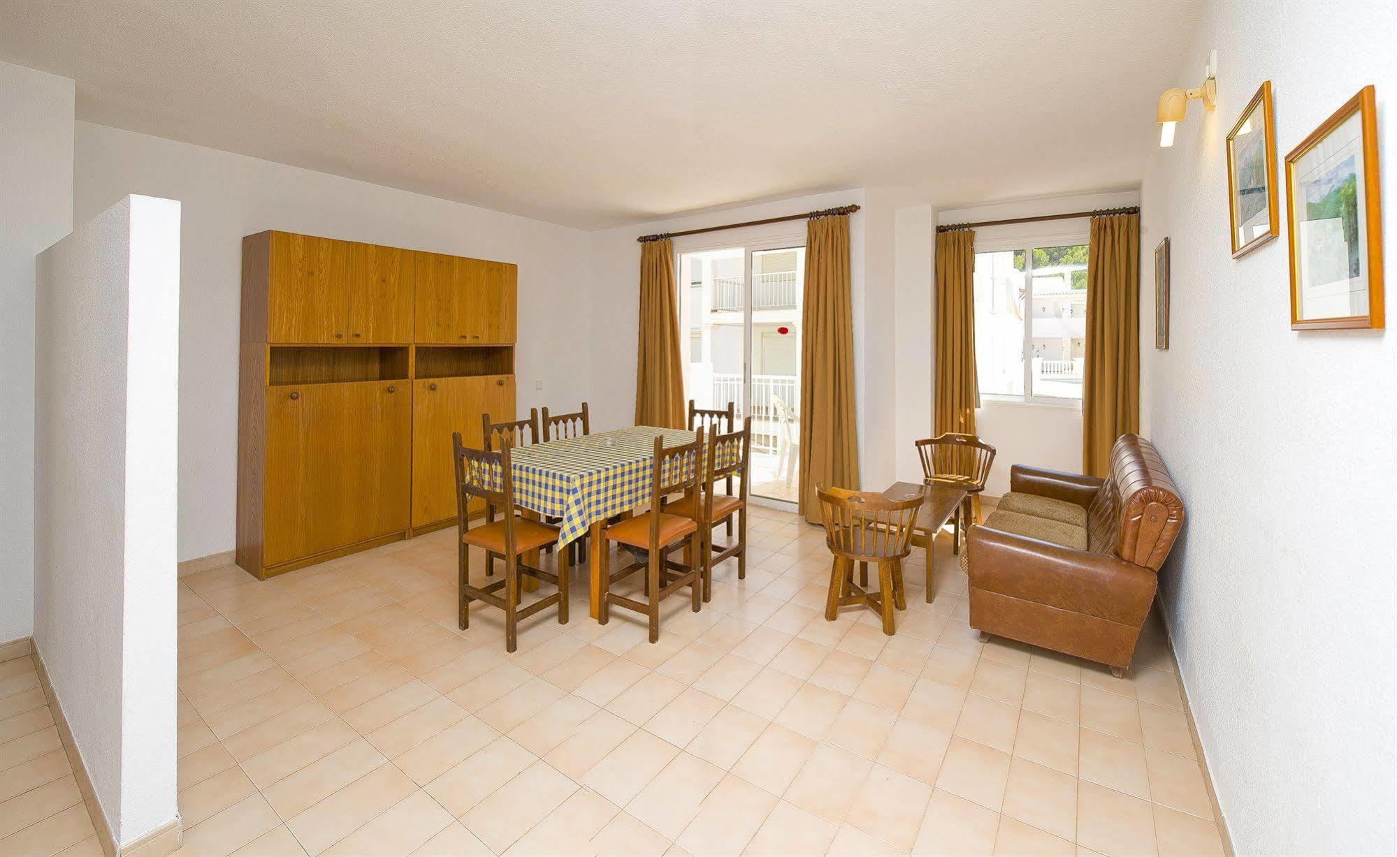 Apartamentos Cala Llonga Кала-Льонга Екстер'єр фото