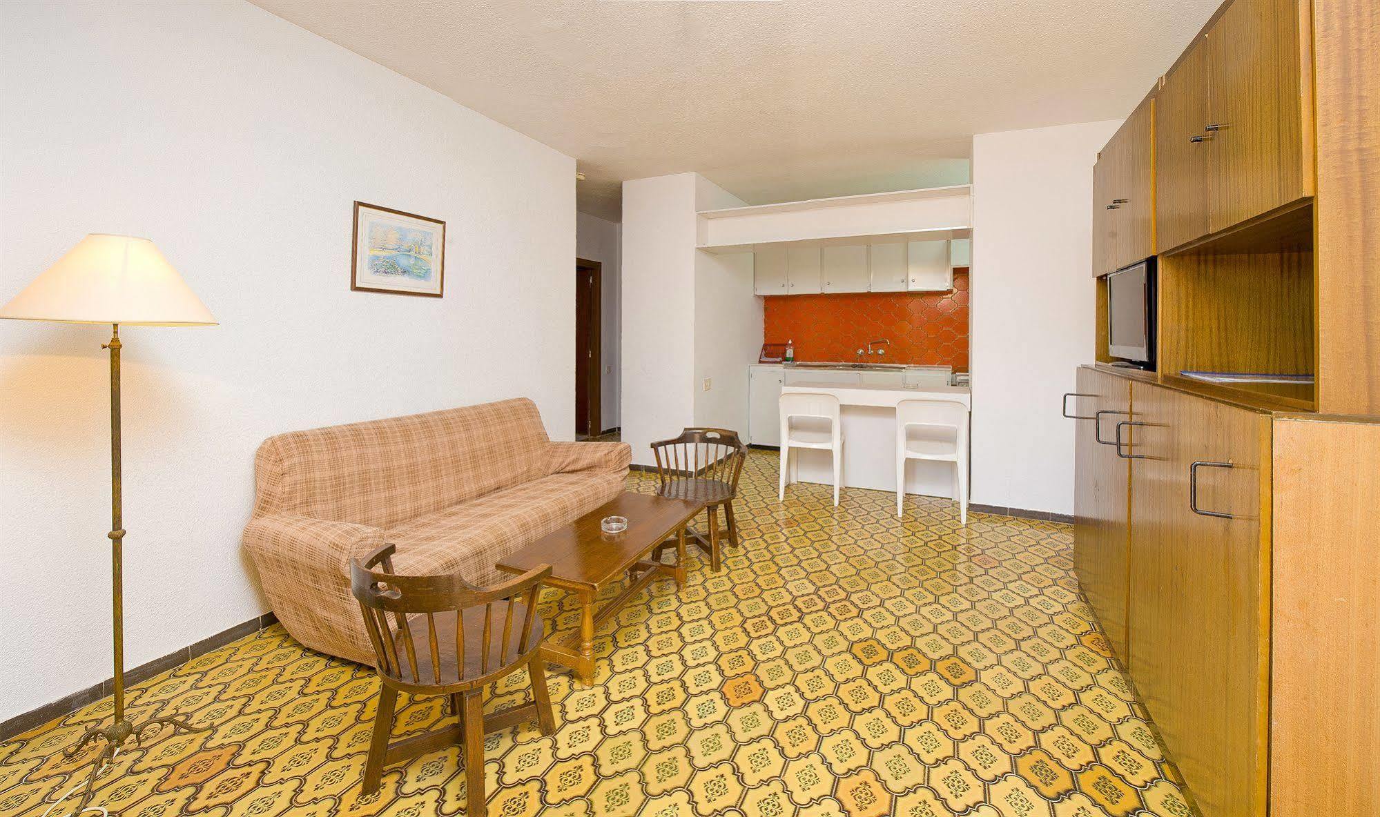 Apartamentos Cala Llonga Кала-Льонга Екстер'єр фото