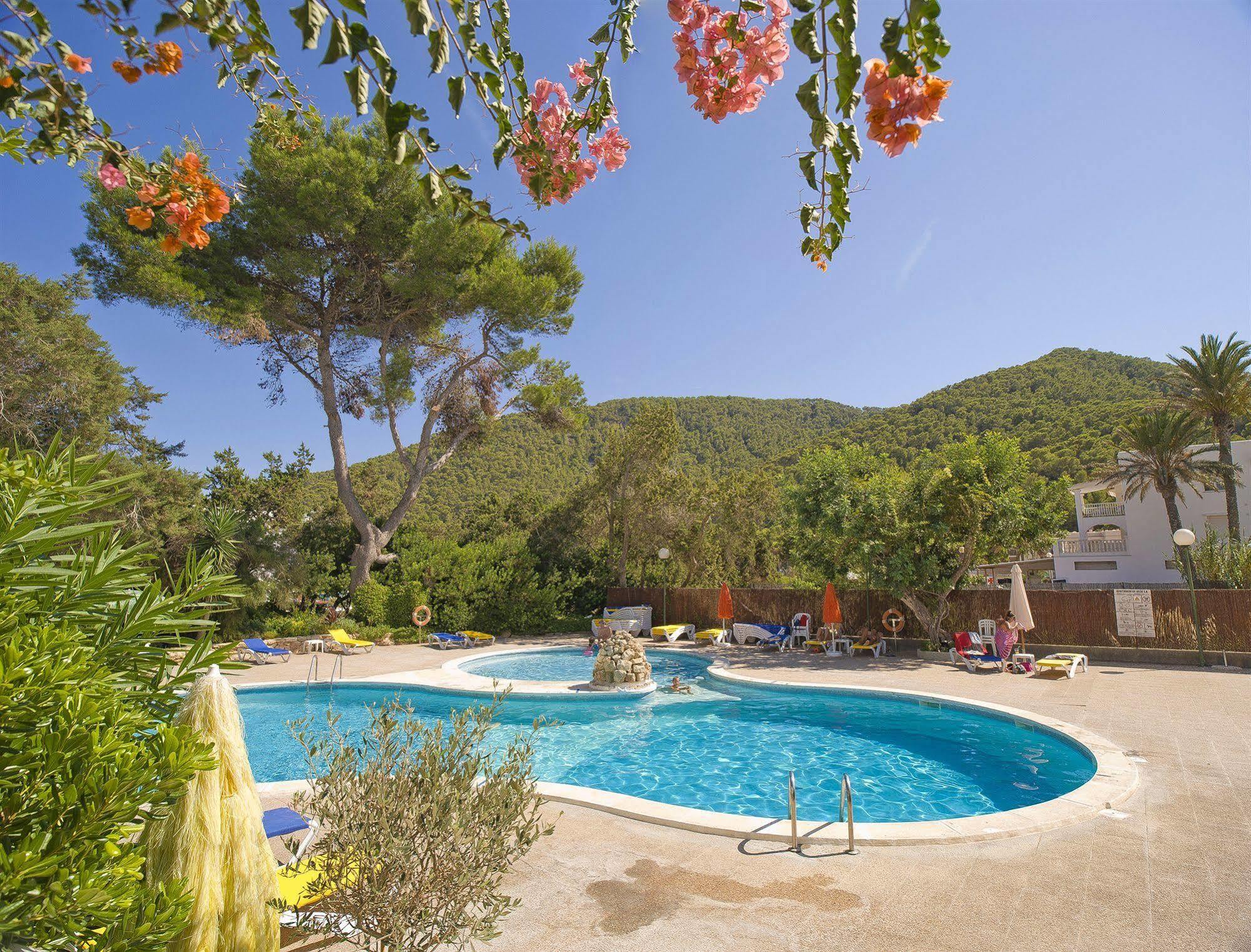 Apartamentos Cala Llonga Кала-Льонга Екстер'єр фото