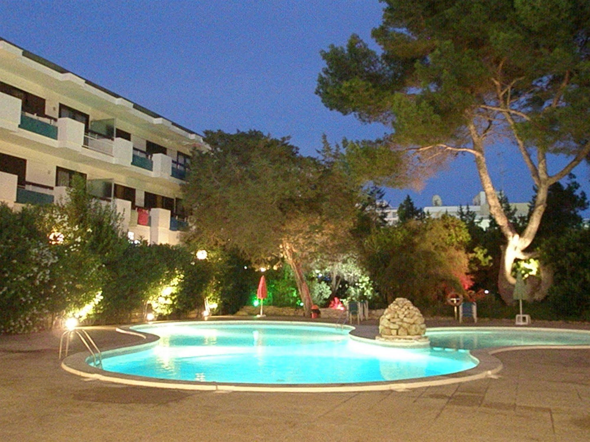 Apartamentos Cala Llonga Кала-Льонга Екстер'єр фото