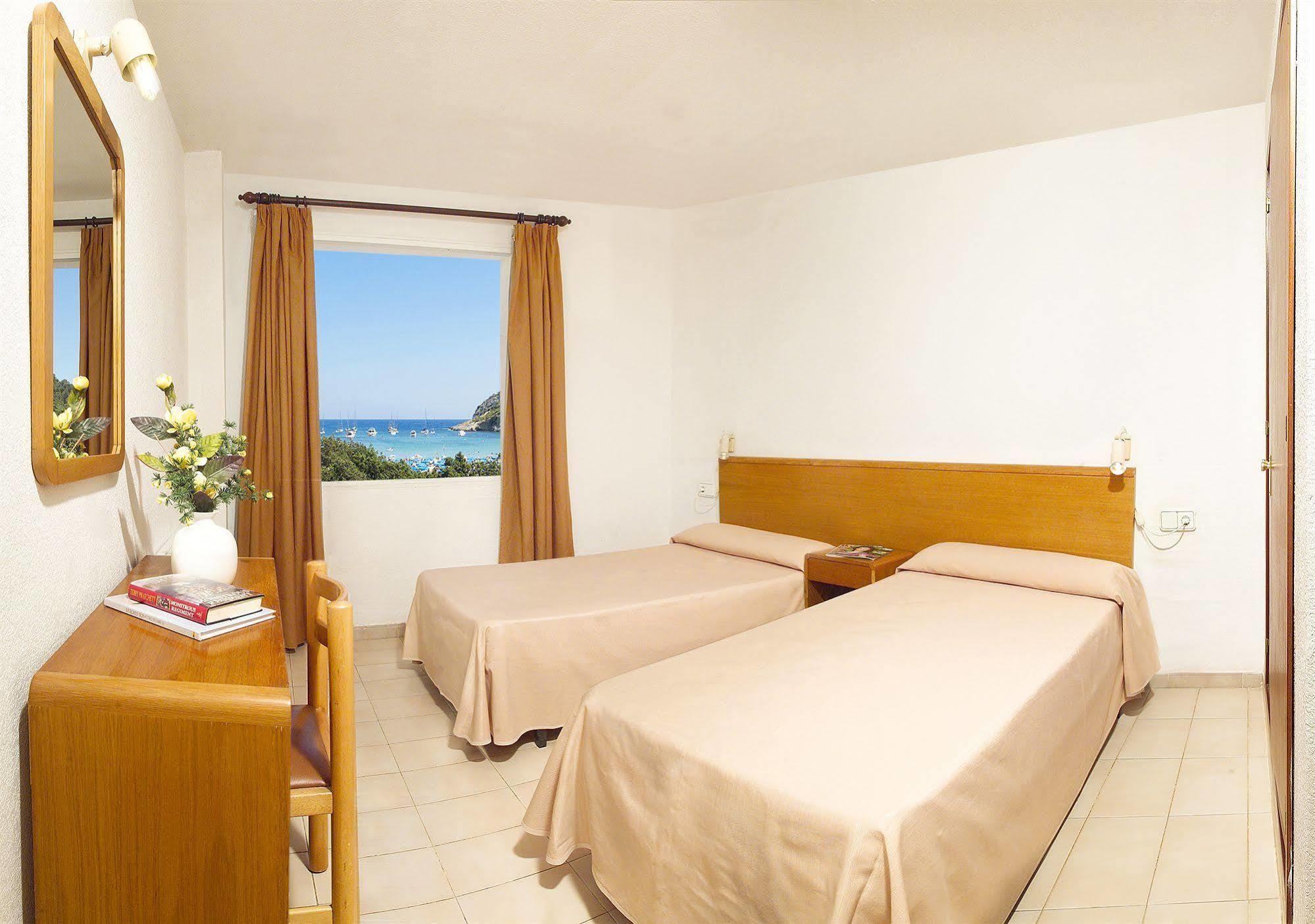 Apartamentos Cala Llonga Кала-Льонга Екстер'єр фото
