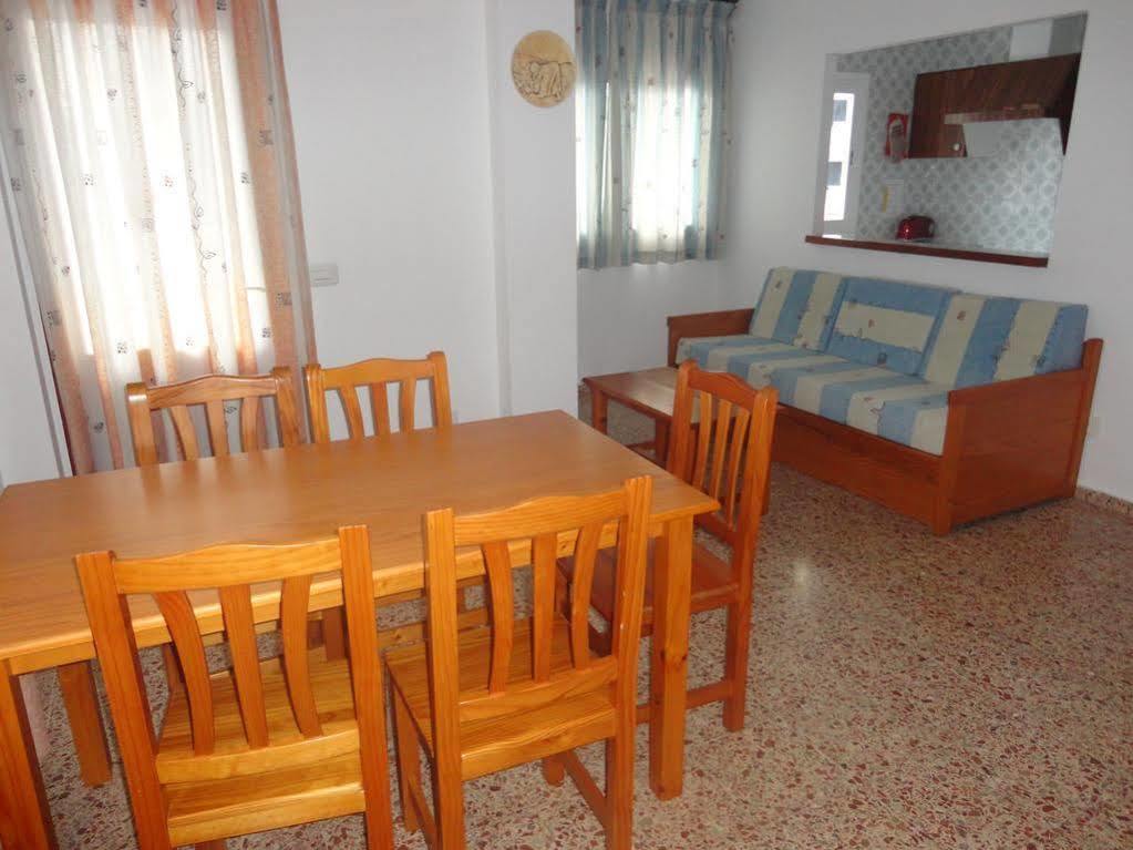 Apartamentos Cala Llonga Кала-Льонга Екстер'єр фото