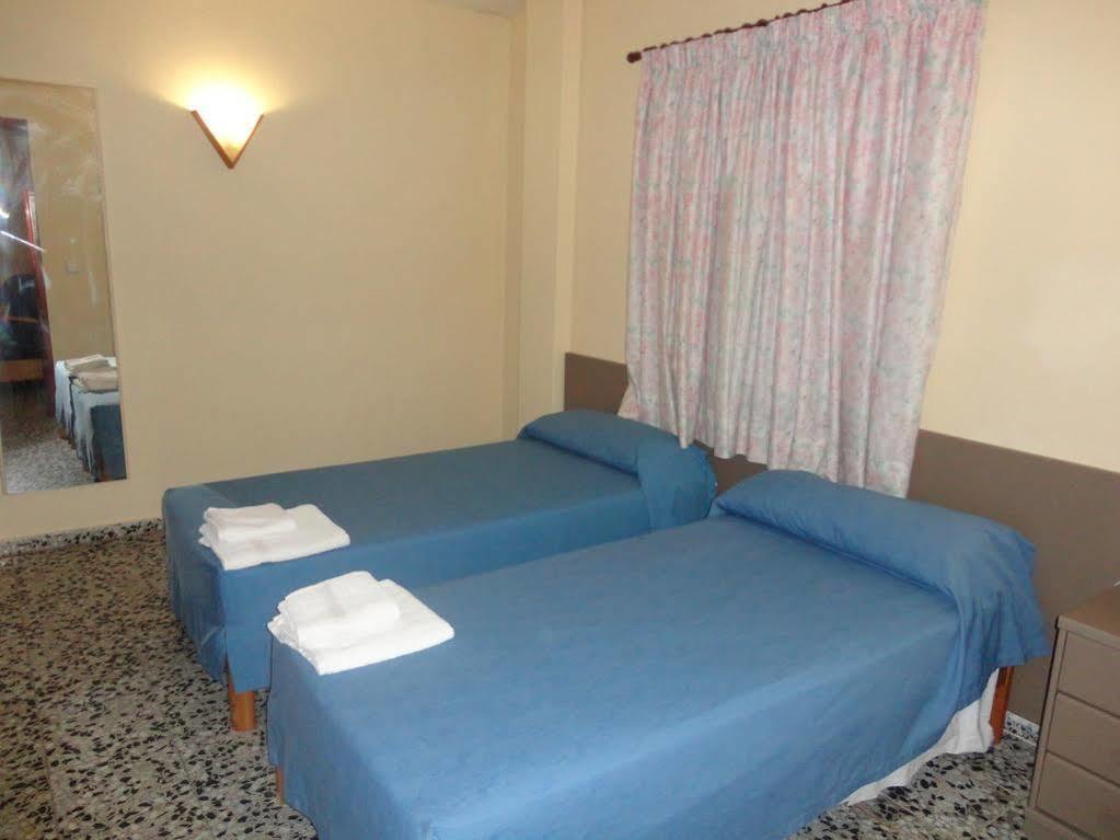 Apartamentos Cala Llonga Кала-Льонга Екстер'єр фото