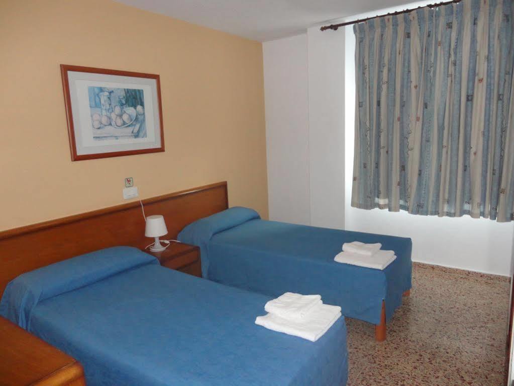 Apartamentos Cala Llonga Кала-Льонга Екстер'єр фото